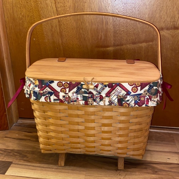 Longaberger Accents Longaberger 989 Magazine Basket With Lid Feet